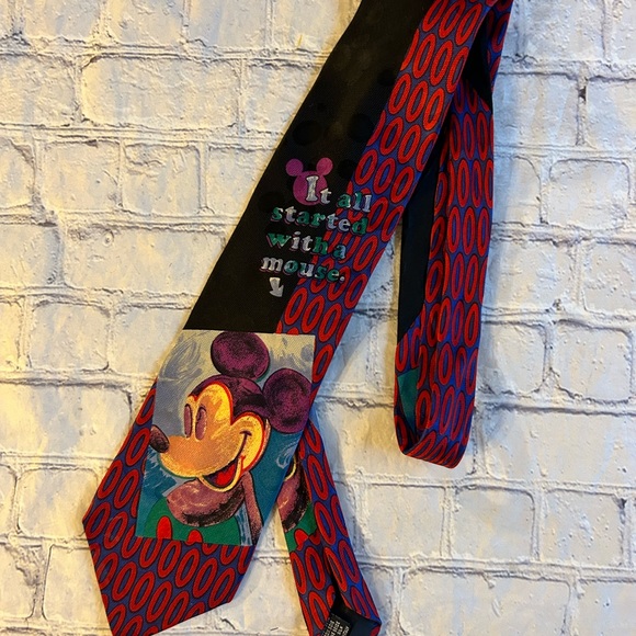 WALT DISNEY MICKEY IT ALL STARTED WITH A MOUSE MENS SILK TIE MADE IN ITALY - Picture 6 of 8
